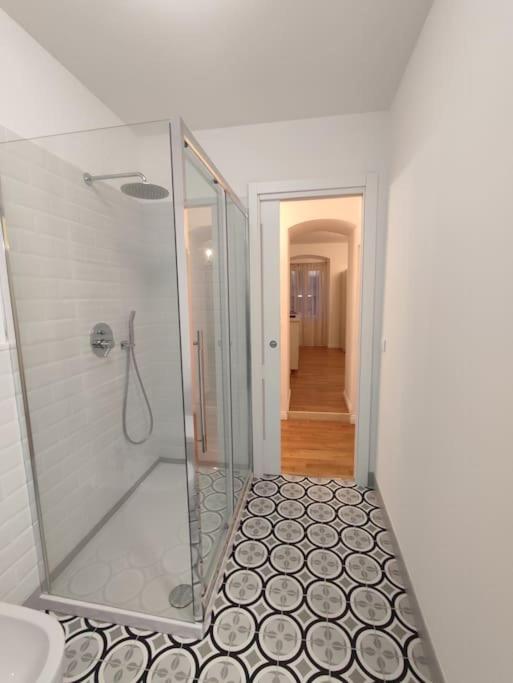 Casa Renova, Intero Appartamento, 2 Camere, Max 4 Ospiti, Trieste Zona Storica Luaran gambar
