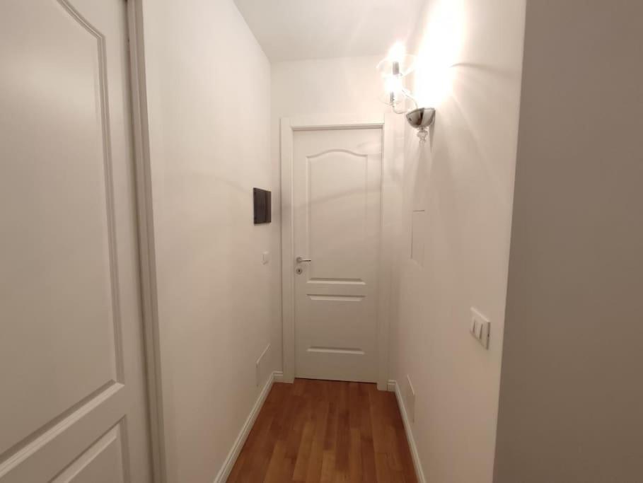 Casa Renova, Intero Appartamento, 2 Camere, Max 4 Ospiti, Trieste Zona Storica Luaran gambar