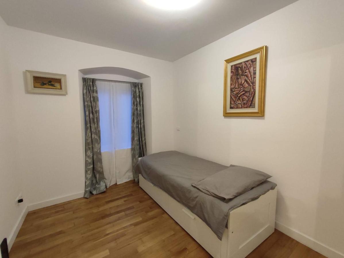 Casa Renova, Intero Appartamento, 2 Camere, Max 4 Ospiti, Trieste Zona Storica Luaran gambar
