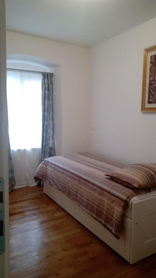 Casa Renova, Intero Appartamento, 2 Camere, Max 4 Ospiti, Trieste Zona Storica Luaran gambar