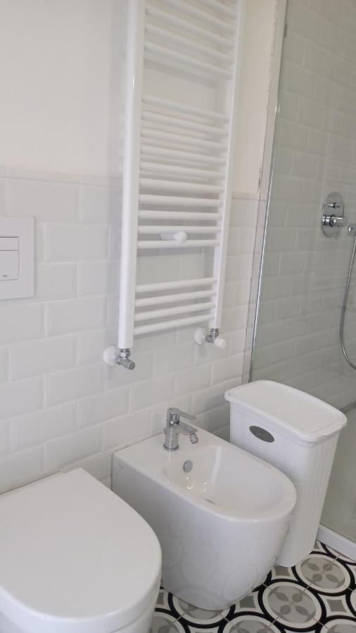 Casa Renova, Intero Appartamento, 2 Camere, Max 4 Ospiti, Trieste Zona Storica Luaran gambar
