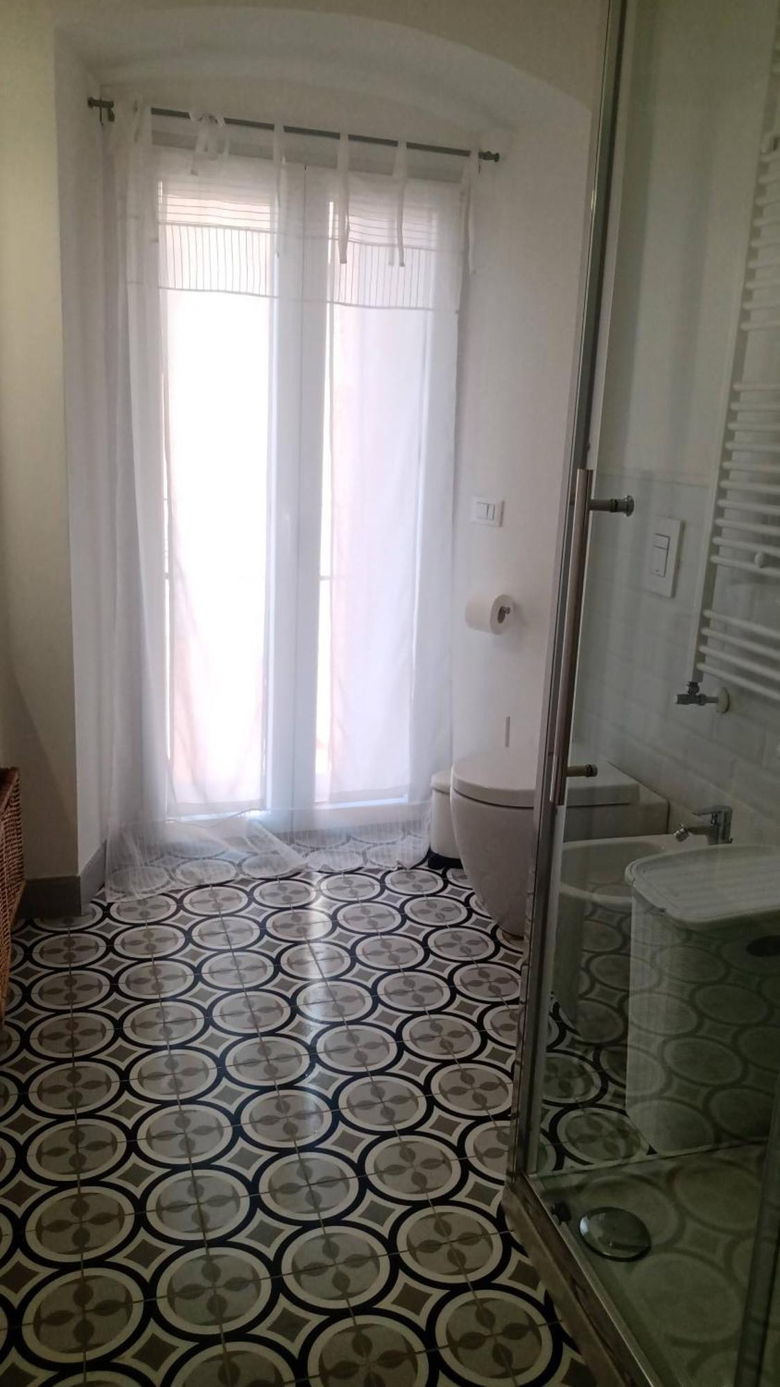 Casa Renova, Intero Appartamento, 2 Camere, Max 4 Ospiti, Trieste Zona Storica Luaran gambar