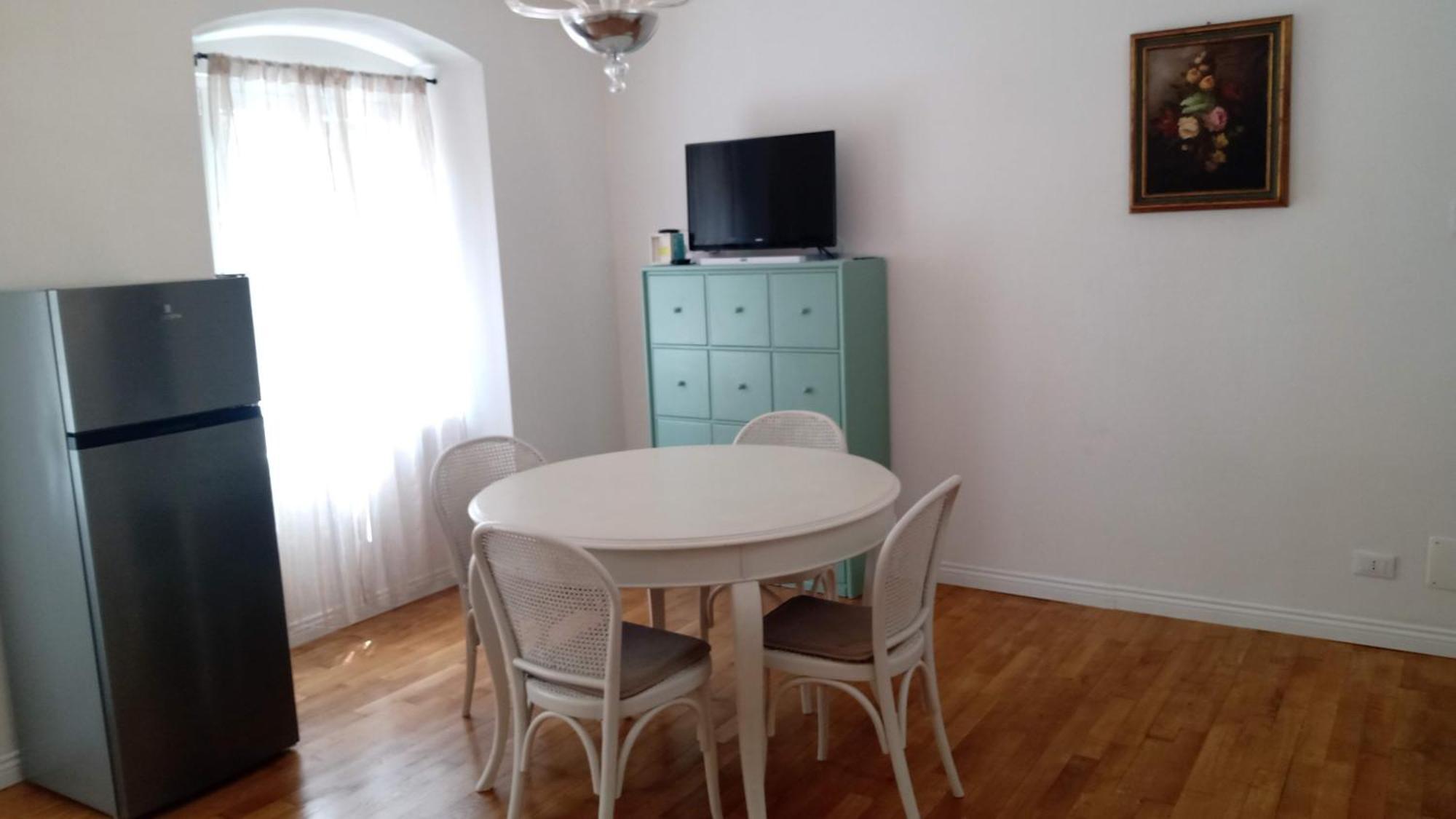 Casa Renova, Intero Appartamento, 2 Camere, Max 4 Ospiti, Trieste Zona Storica Luaran gambar