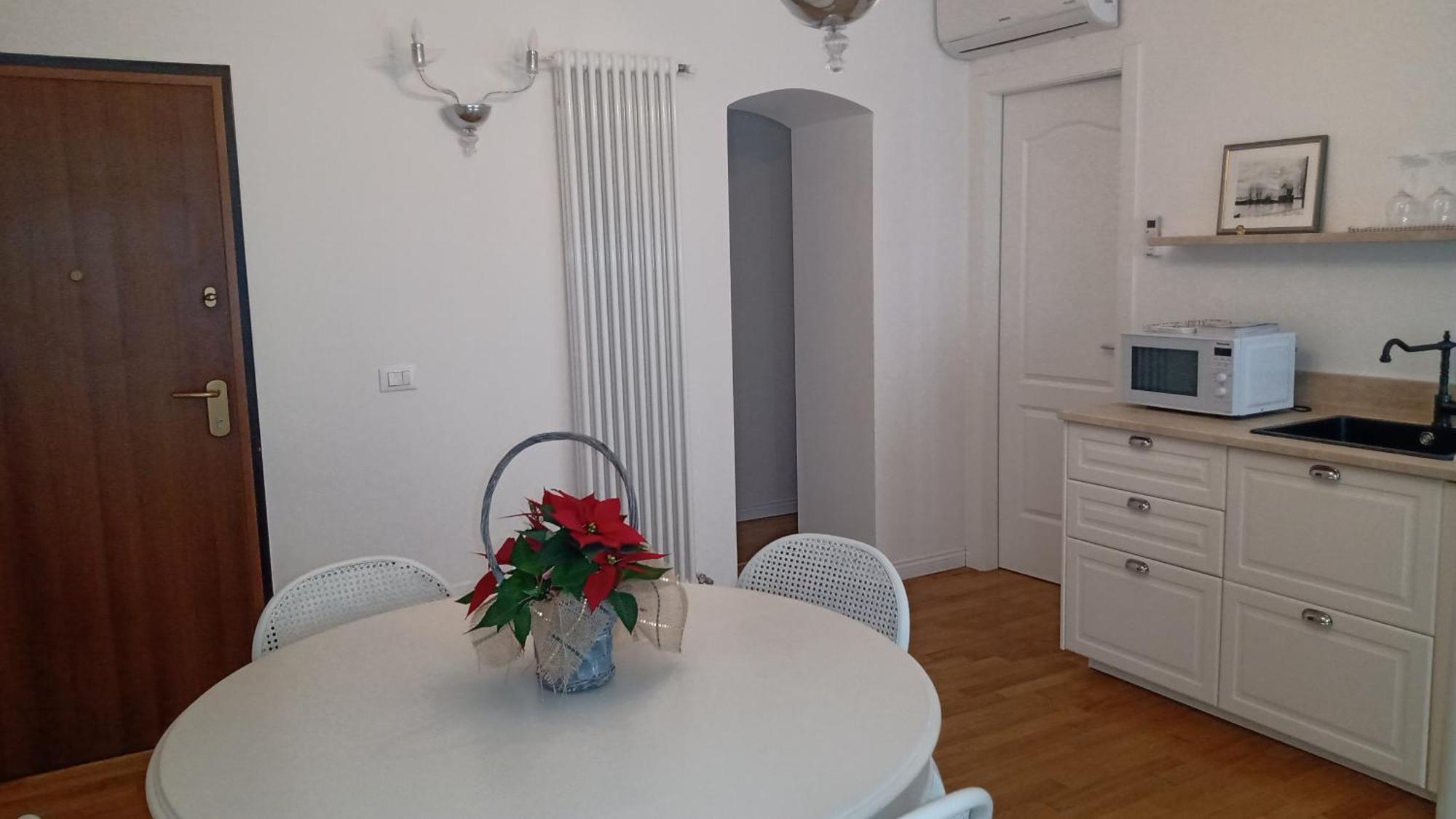 Casa Renova, Intero Appartamento, 2 Camere, Max 4 Ospiti, Trieste Zona Storica Luaran gambar