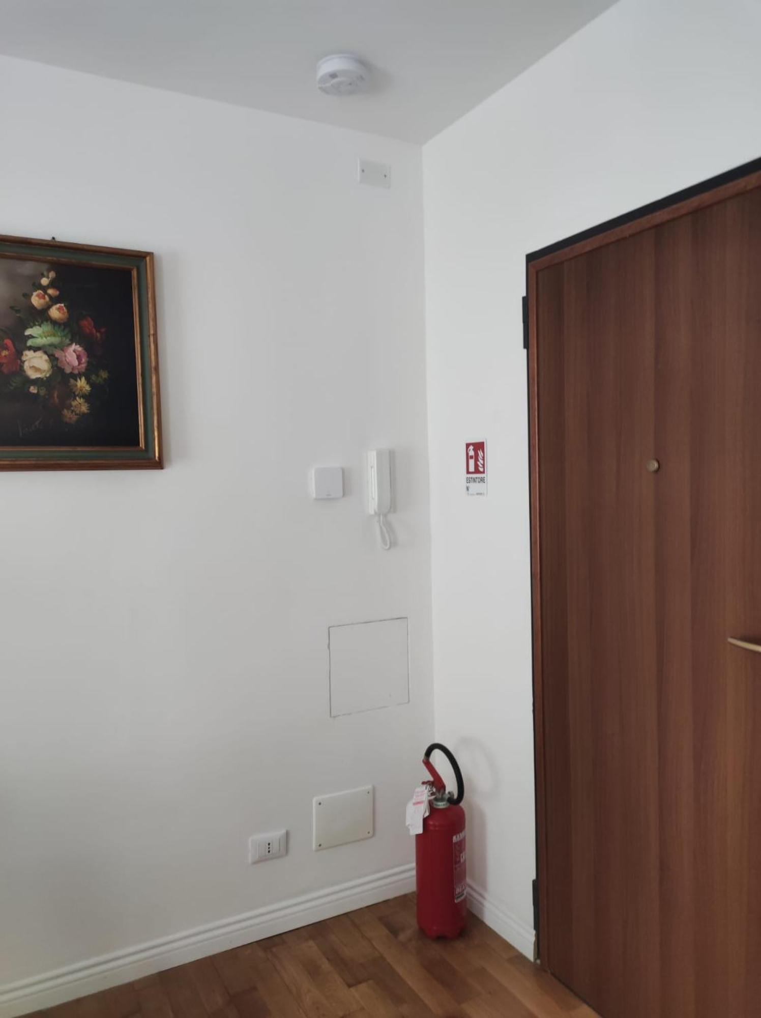 Casa Renova, Intero Appartamento, 2 Camere, Max 4 Ospiti, Trieste Zona Storica Luaran gambar