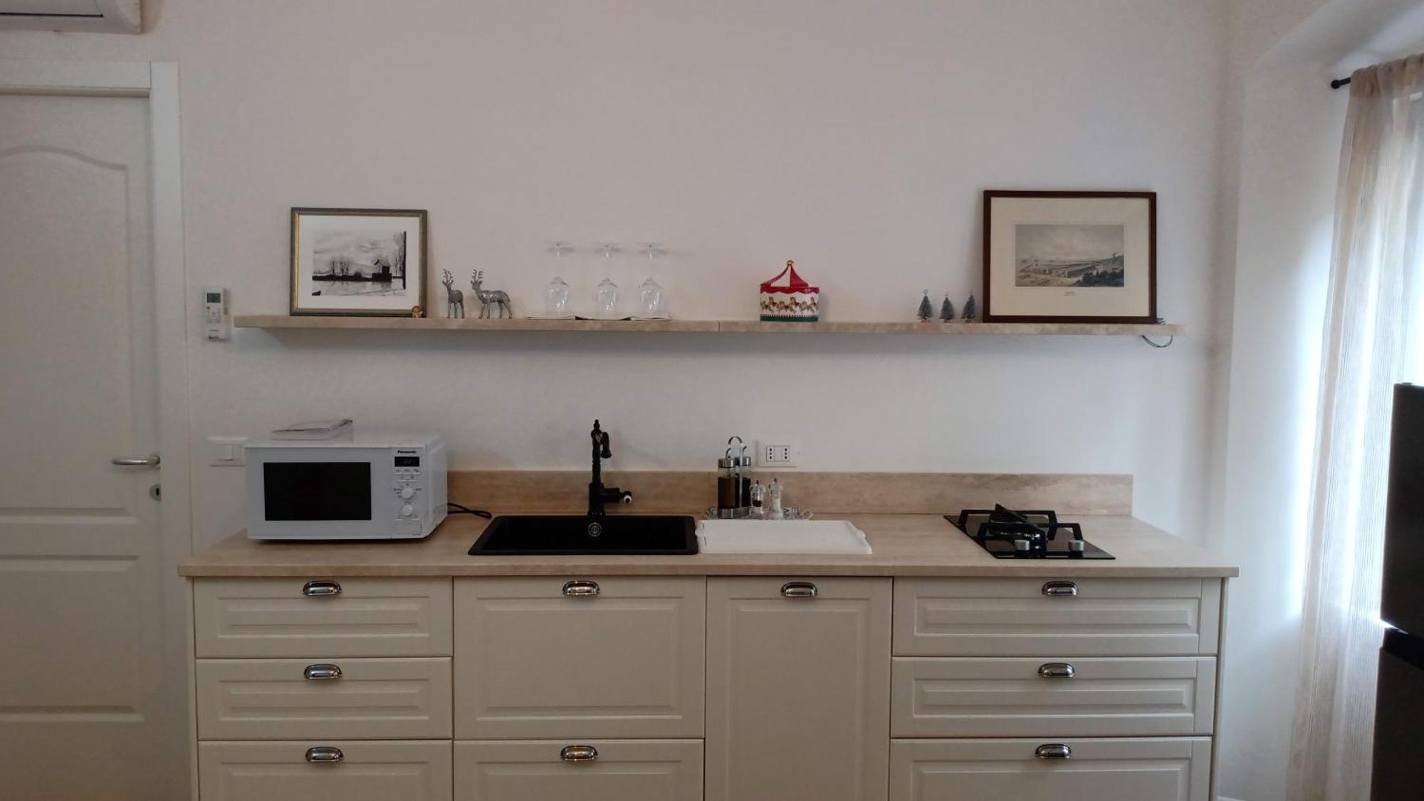 Casa Renova, Intero Appartamento, 2 Camere, Max 4 Ospiti, Trieste Zona Storica Luaran gambar